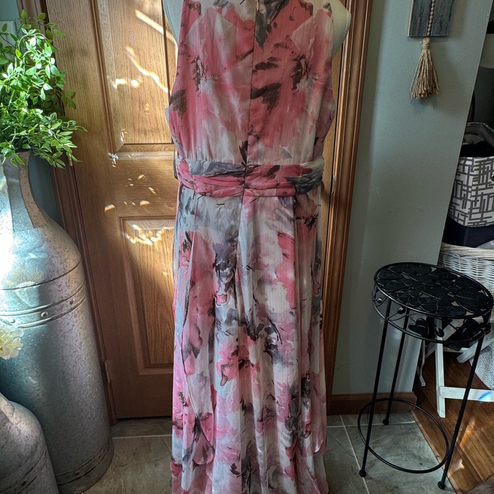 R & M Richard’s Watercolor Floral Sleeveless Maxi Dress Pink/gray EUC  Size 14W - Picture 7 of 12